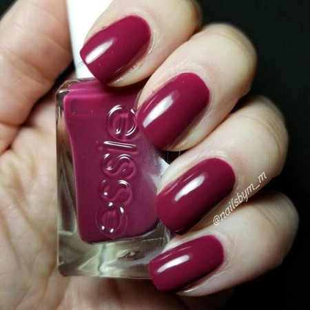 Essie Lakier graced in garnet nr 482 szeroki pędzelek